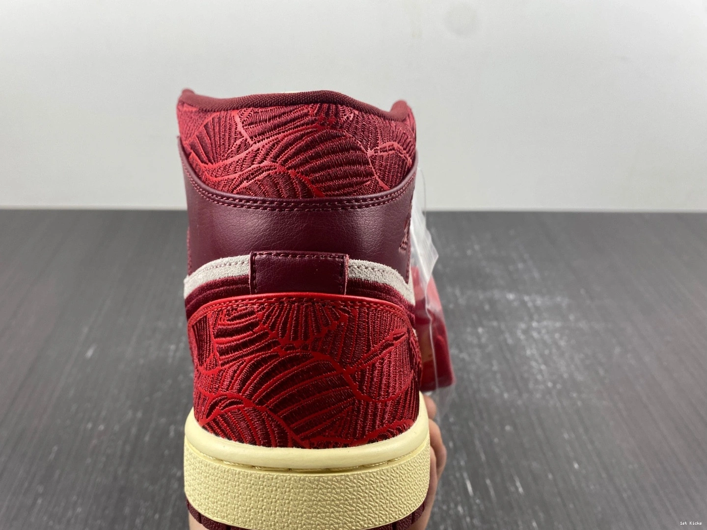 Jordan DZ2820-601 Leaf